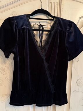 Abercrombie and Fitch Black Velvet  Wrsp Blouse Short Puff Sleeves Lace XS